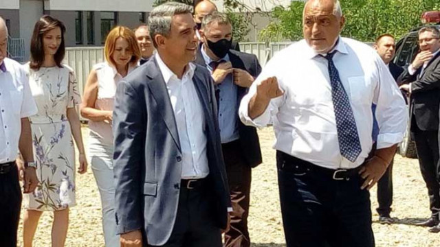 Борисов се включи в символичната първа копка на сградата на българския суперкомпютър